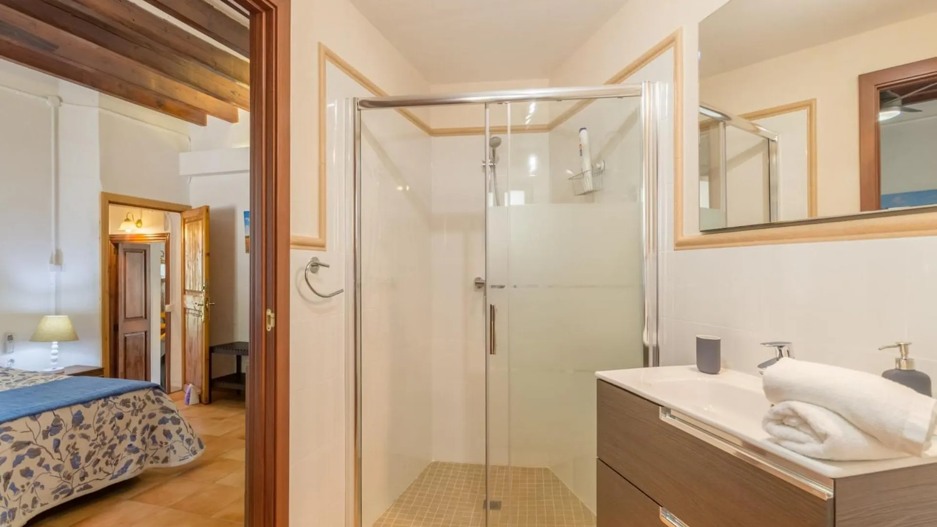 度假居 Charming Country House In Esporlas 埃斯波尔莱斯